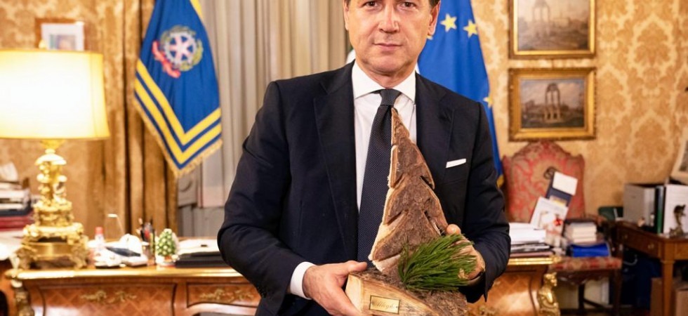 L'alberello di Vaia regalato al premier Conte: un simbolo di rinascita